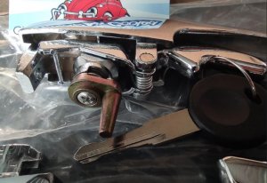 113-898-205 M (113898205M) NICE REPRODUCTION MADE IN CHINA - VERY NICE CHROME FINISH AND CASTING - KEYED ALIKE OUTER LOCKING DOOR HANDLES WITH KEYS - BEETLE 68-79 / GHIA 68-74 - SOLD PAIR